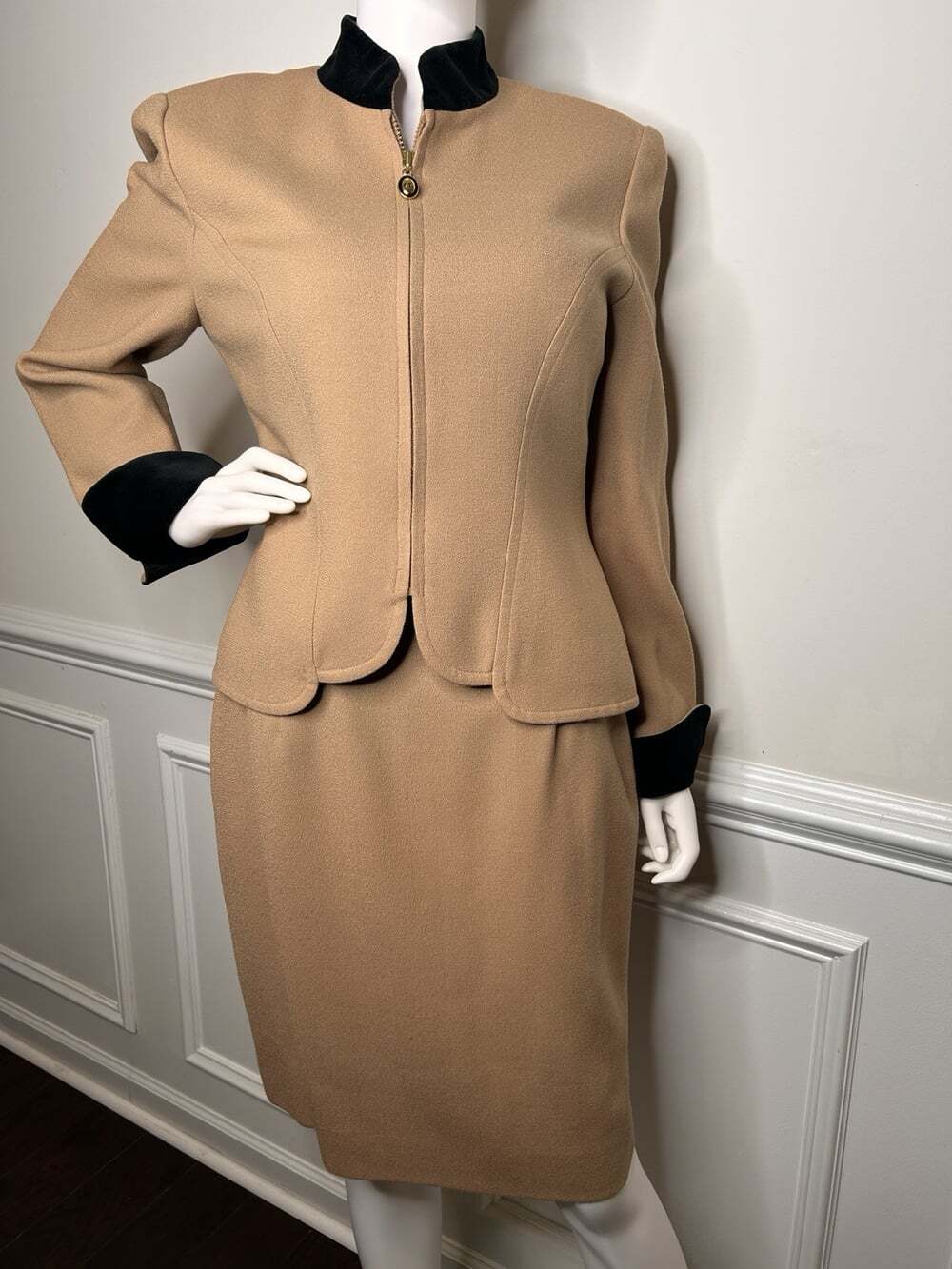Vintage Christian Dior Women’s 2pc. Suit, Tan, With Blk. Trim, Sz.12, Circa 90’s - Picture 3 of 16